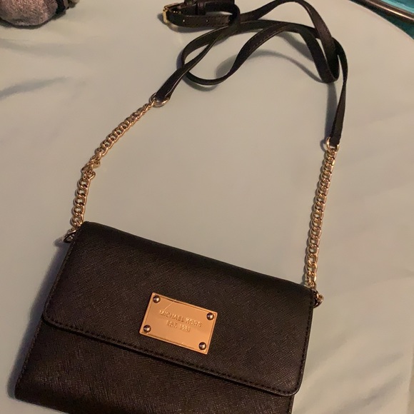 Mk crossbody bag small still in a good condition - Picture 4 of 6
